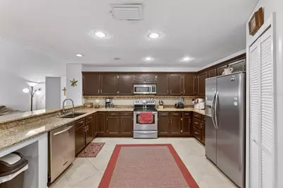 9410 Pebble Glen Avenue, Tampa, FL 33647 - Photo 12