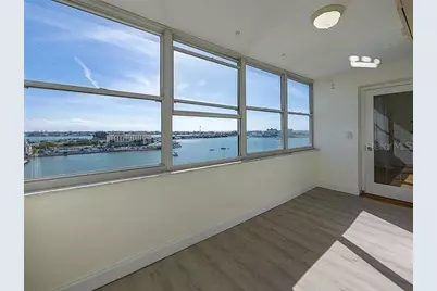 4775 Cove Circle #1002, Saint Petersburg, FL 33708 - Photo 4