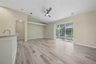 11724 Holly Creek Dr, Riverview, FL 33569 - Photo 10