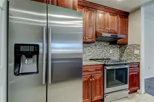 8350 Savannah Trace Cir, Tampa, FL 33615 - Photo 10