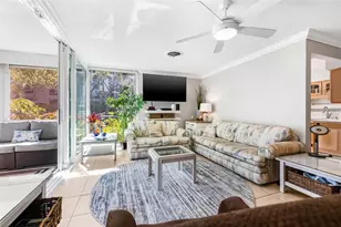 615 10th Ave NE, Saint Petersburg, FL 33701 - Photo 4