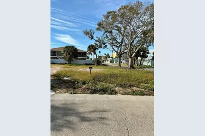 13354 2nd St E, Madeira Beach, FL 33708 - Photo 1