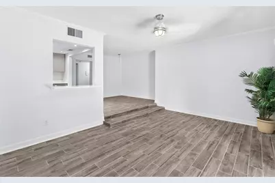505 Plaza Seville Court #9, Treasure Island, FL 33706 - Photo 8