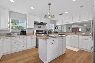 1902 Arrowhead Dr NE, Saint Petersburg, FL 33703 - Photo 10