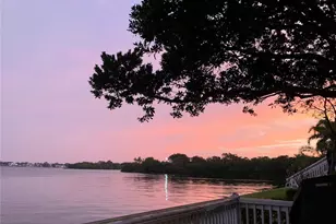 205 Pompano Dr SE, Saint Petersburg, FL 33705 - Photo 20