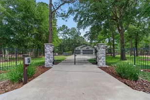 8518 Quail Hollow Blvd, Wesley Chapel, FL 33544 - Photo 2