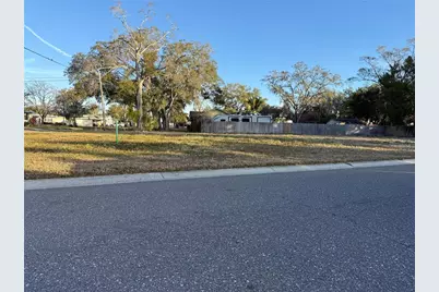 6401 Hobson Street NE, Saint Petersburg, FL 33703 - Photo 2