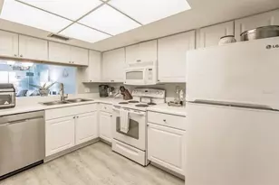 1255 E Peppertree Dr, Sarasota, FL 34242 - Photo 2
