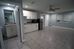 907 W Humphrey St, Tampa, FL 33604 - Photo 4