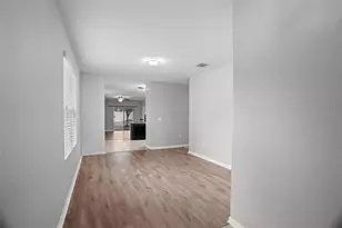 10104 Hawk Storm Ave, Tampa, FL 33610 - Photo 2