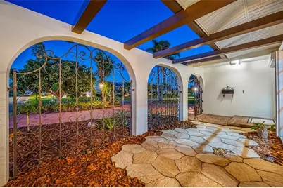 4372 46th Avenue S, Saint Petersburg, FL 33711 - Photo 2