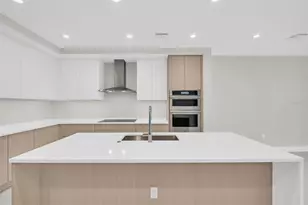 275 1st Ave S, Saint Petersburg, FL 33701 - Photo 14