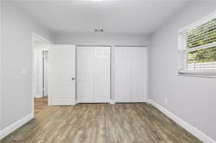 5698 38th Ave N, Saint Petersburg, FL 33710 - Photo 20