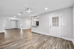 5698 38th Ave N, Saint Petersburg, FL 33710 - Photo 10