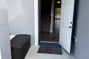 909 Meadow Glade Dr, Ruskin, FL 33570 - Photo 4