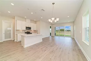 35517 Stableton Ln, Zephyrhills, FL 33541 - Photo 18