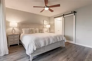 1200 E Peppertree Ln, Sarasota, FL 34242 - Photo 18