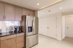 1255 E Peppertree Dr, Sarasota, FL 34242 - Photo 4
