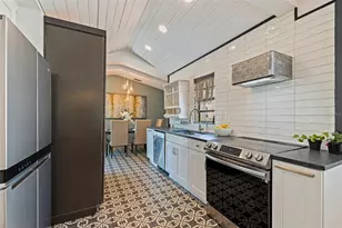 1610 14th St N, Saint Petersburg, FL 33704 - Photo 14