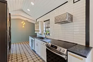 1610 14th St N, Saint Petersburg, FL 33704 - Photo 10