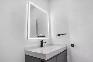 2118 4th St, Saint Petersburg, FL 33705 - Photo 18