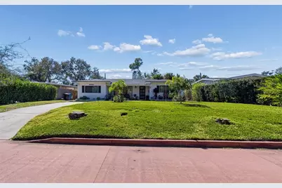 2000 Serpentine Circle S, Saint Petersburg, FL 33712 - Photo 2