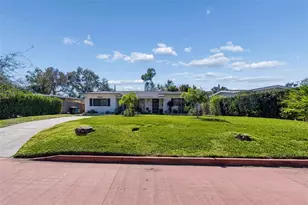 2000 Serpentine Cir S, Saint Petersburg, FL 33712 - Photo 2