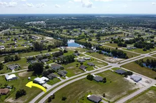 4239 E Gator Cir, Cape Coral, FL 33909 - Photo 4