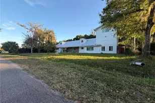 2559 Rainbow Dr, Fort Pierce, FL 34981 - Photo 4