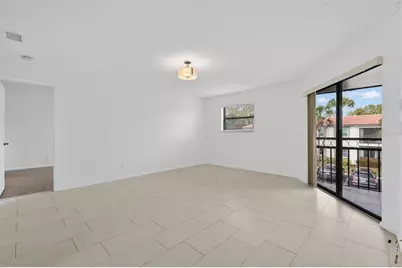 484 Santa Cruz Place NE #G, Saint Petersburg, FL 33703 - Photo 4