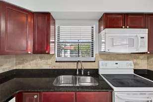 484 Santa Cruz Pl NE, Saint Petersburg, FL 33703 - Photo 12