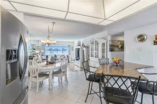 4550 Cove Cir, Saint Petersburg, FL 33708 - Photo 10