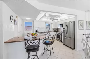 4550 Cove Cir, Saint Petersburg, FL 33708 - Photo 12