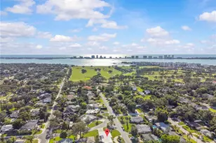 327 Sunny Ln, Belleair, FL 33756 - Photo 2
