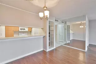 13626 Greenfield Dr, Tampa, FL 33618 - Photo 10