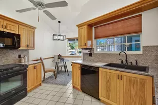 4684 Huron Rd, Saint Petersburg, FL 33708 - Photo 6