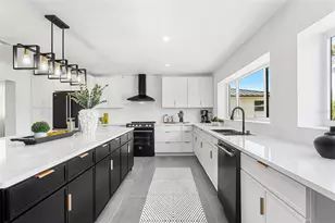 380 Colony Point Rd S, Saint Petersburg, FL 33705 - Photo 8