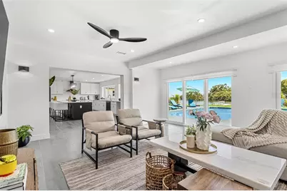 380 Colony Point Road S, Saint Petersburg, FL 33705 - Photo 18