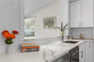 6604 Blue Heron Dr S, Saint Petersburg, FL 33707 - Photo 12