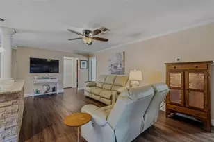 10099 Linden Pl Dr, Seminole, FL 33776 - Photo 12