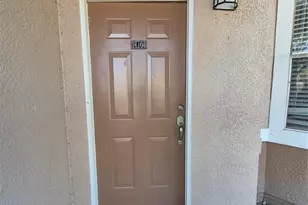 18104 Villa Creek Dr, Tampa, FL 33647 - Photo 4