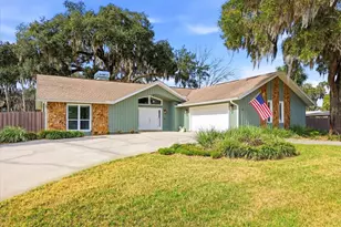 204 SE 2nd Ave, Crystal River, FL 34429 - Photo 1