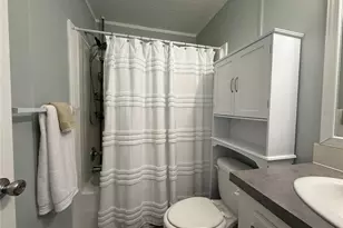 124 E St Annes Cir, Apollo Beach, FL 33572 - Photo 16