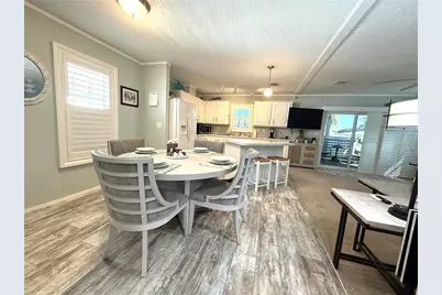 124 E Saint Annes Circle, Apollo Beach, FL 33572 - Photo 4