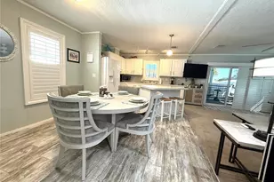 124 E St Annes Cir, Apollo Beach, FL 33572 - Photo 4