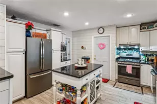 1410 Viola Dr, Brandon, FL 33511 - Photo 12