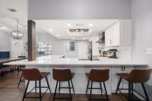 8227 Denise Dr E, Seminole, FL 33777 - Photo 10