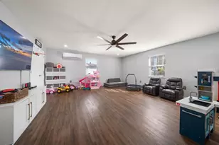 8227 Denise Dr E, Seminole, FL 33777 - Photo 18