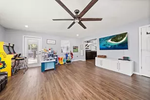 8227 Denise Dr E, Seminole, FL 33777 - Photo 20