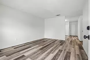 729/731 Sunbright Dr, Seffner, FL 33584 - Photo 10